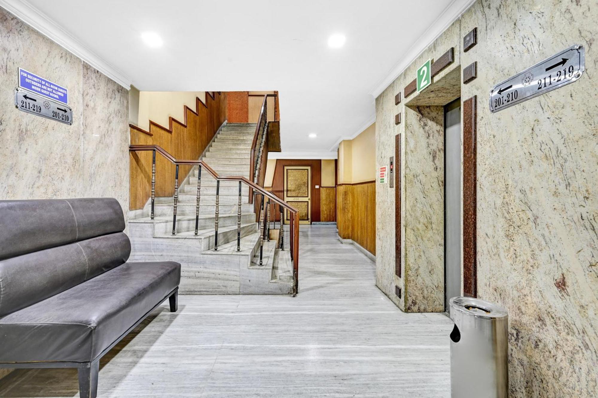 Super Townhouse Oak Hotel Belsons Taj Mahal Secundurabad Екстериор снимка